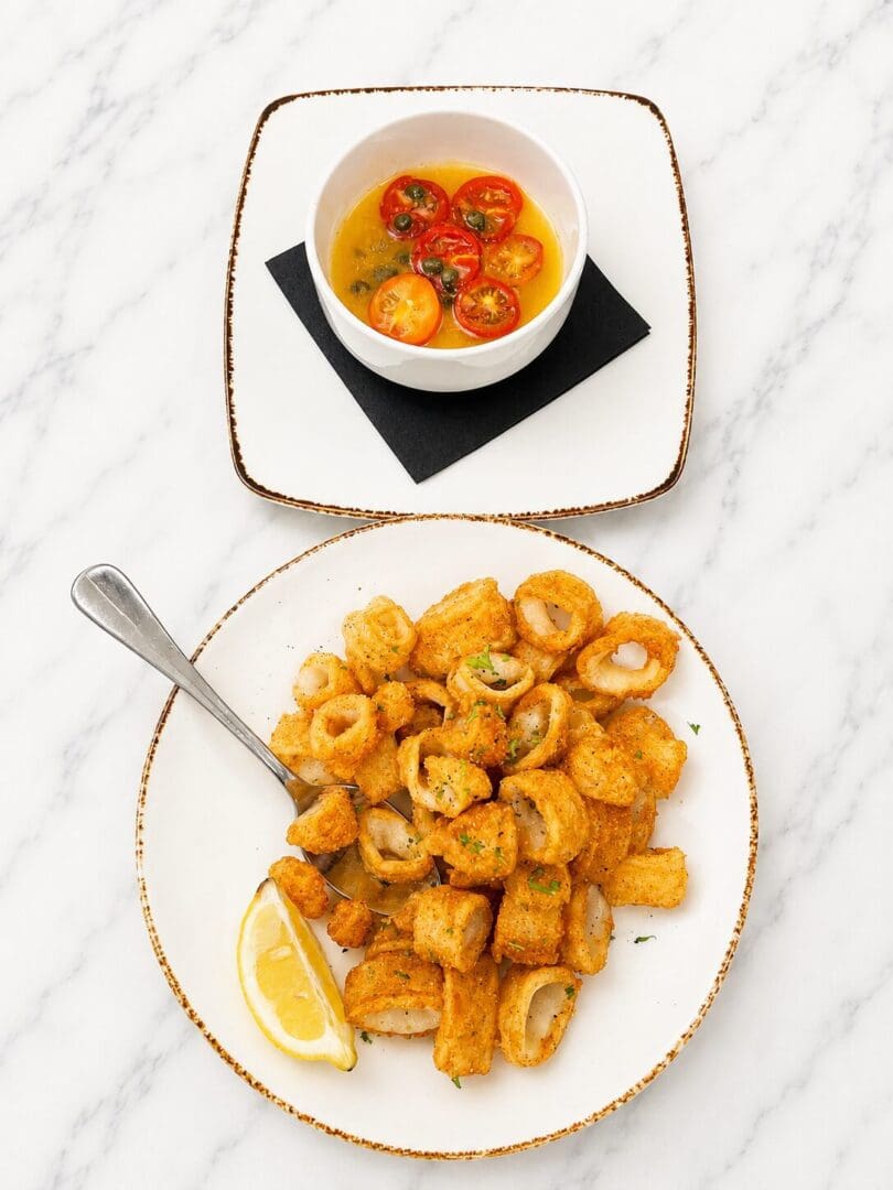 Fried calamari rings with lemon and dipping sauce